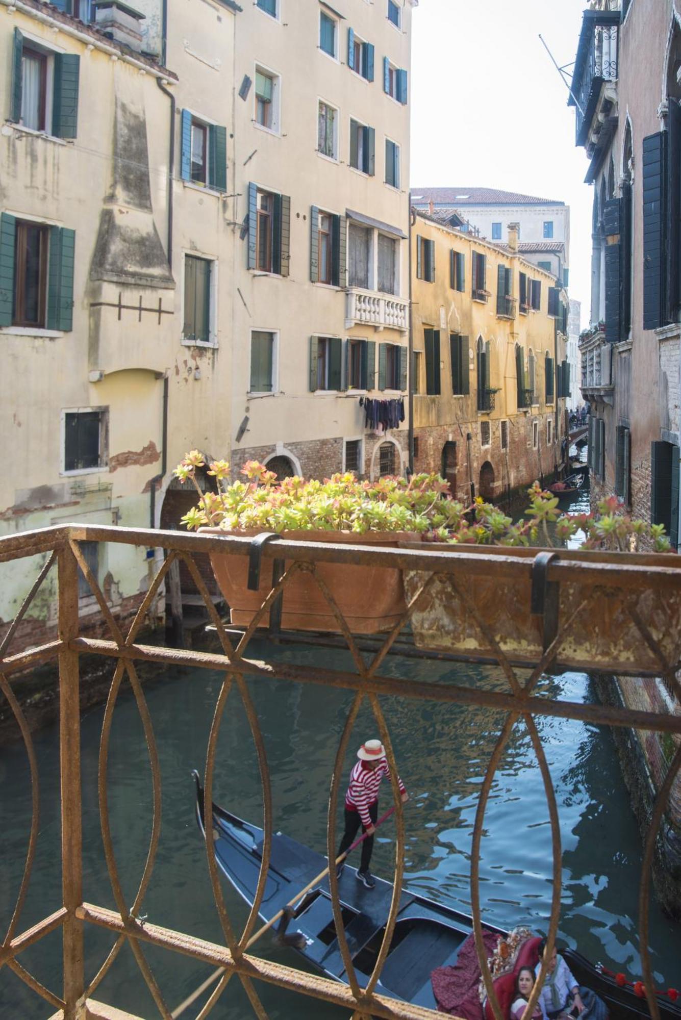 Tre Sestieri Terrace - Canal View 2024 Venice Phòng bức ảnh