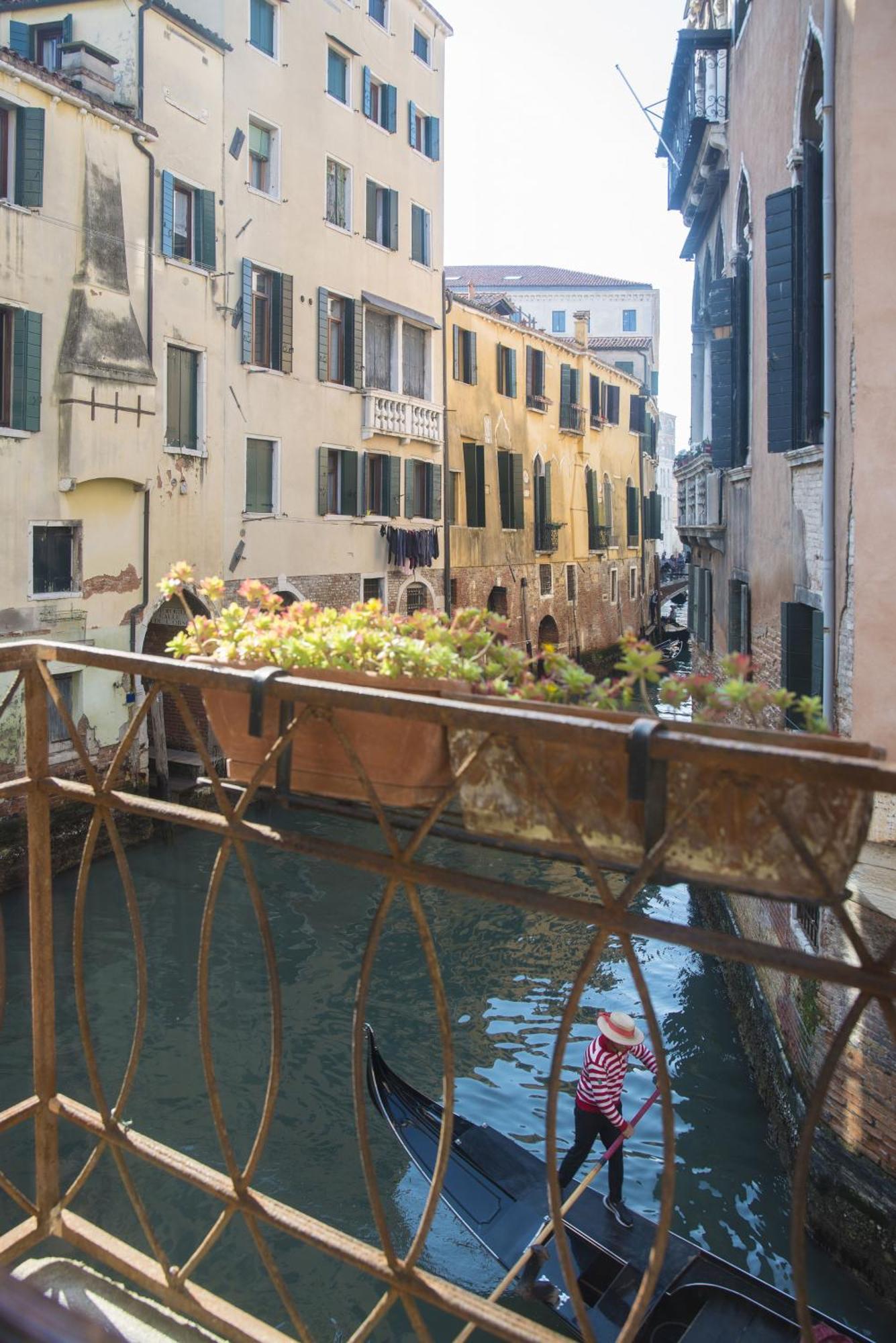 Tre Sestieri Terrace - Canal View 2024 Venice Phòng bức ảnh
